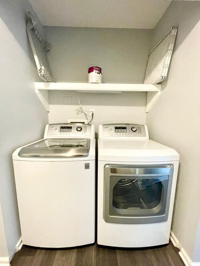 Building Photo - Harbison