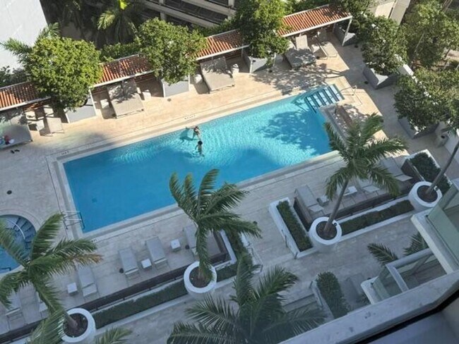 Building Photo - 1300 Brickell Bay Dr