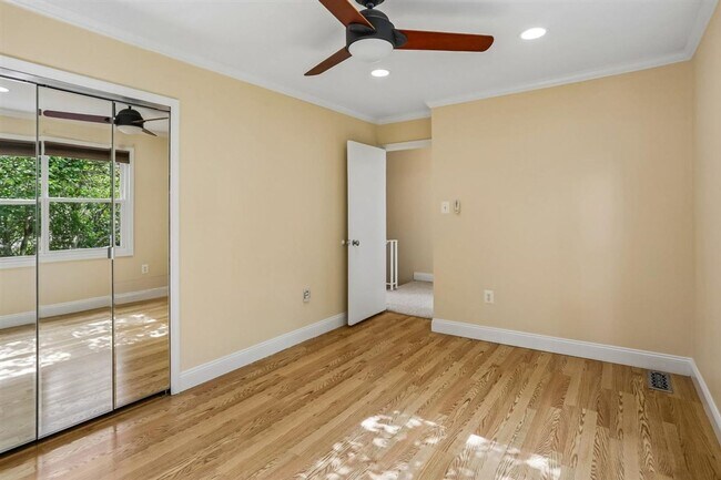 Building Photo - Lovely 2 BR Townhome off Wootton Parkway. Available NOW!