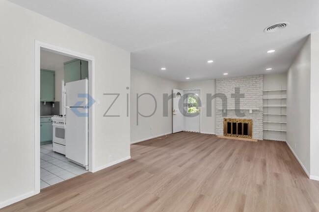 Building Photo - 500 Middlesex Rd