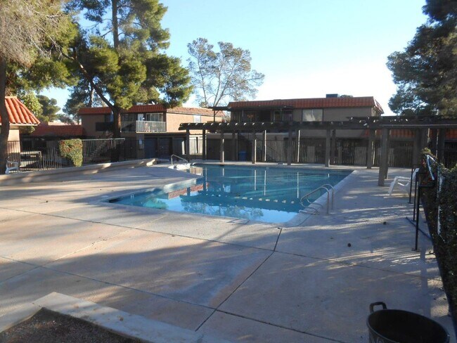 Building Photo - 6671 Bubbling Brook Dr