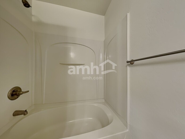 Building Photo - 881 S Storment Ln