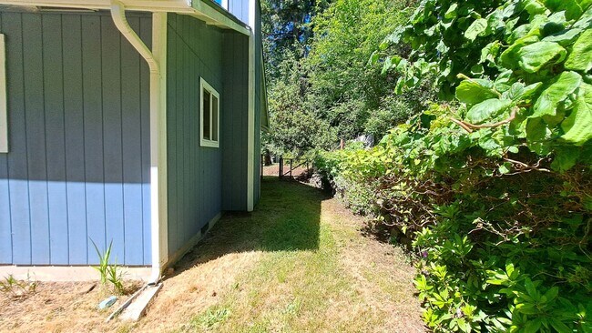 Building Photo - 3 Bedroom 2 Bath Home in Seabeck