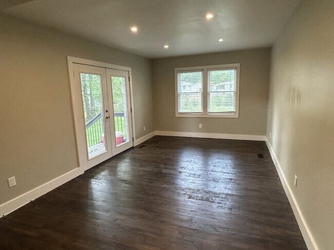 Building Photo - 1931 Stevens Dr NE