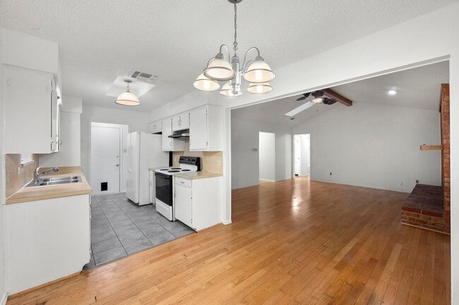 Building Photo - 6436 Ridglea Dr
