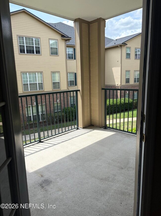 Building Photo - 7800 Point Meadows Dr