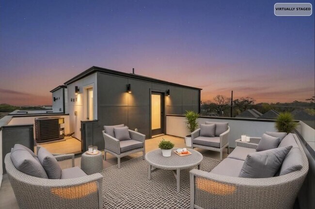 Building Photo - 3808 Ennis St