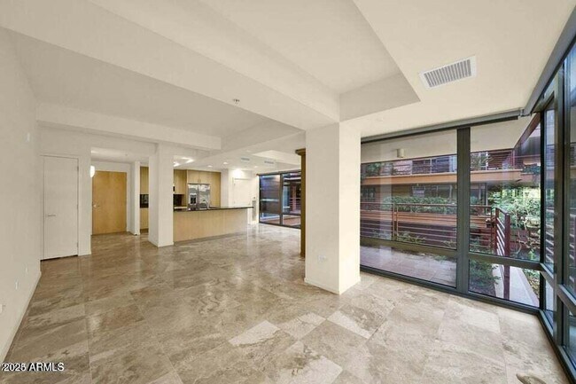 Building Photo - 7121 E Rancho Vista Dr