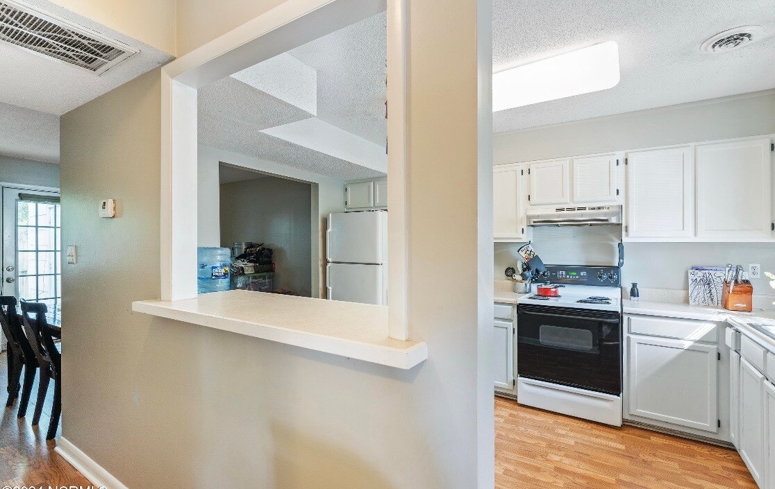 Building Photo - 4905 Pompano Ct