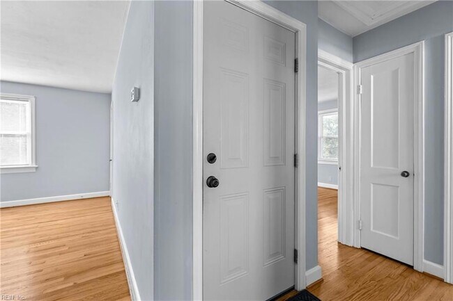 Building Photo - 1200 Little Bay Ave