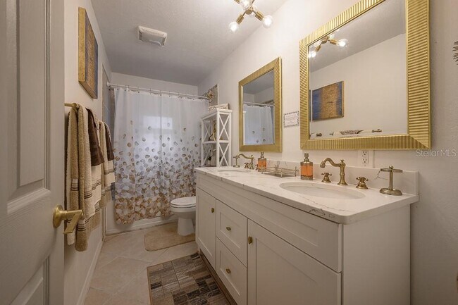 Building Photo - 6010 N Dexter Ave