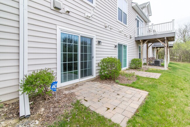 Building Photo - 2544 Oxford Cir