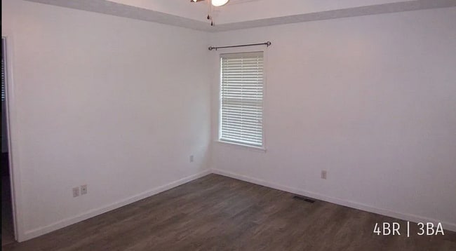 Building Photo - 4 Bedroom | 3 Bathroom | Walk Out Basement...