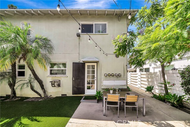Building Photo - 5840 Coldwater Canyon Ave