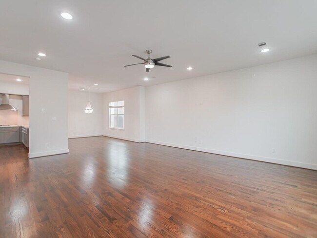 Building Photo - 2004 Rosedale St