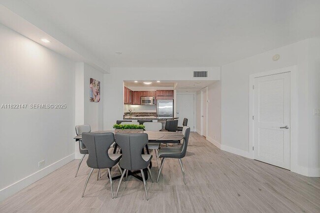 Building Photo - 2301 Collins Ave