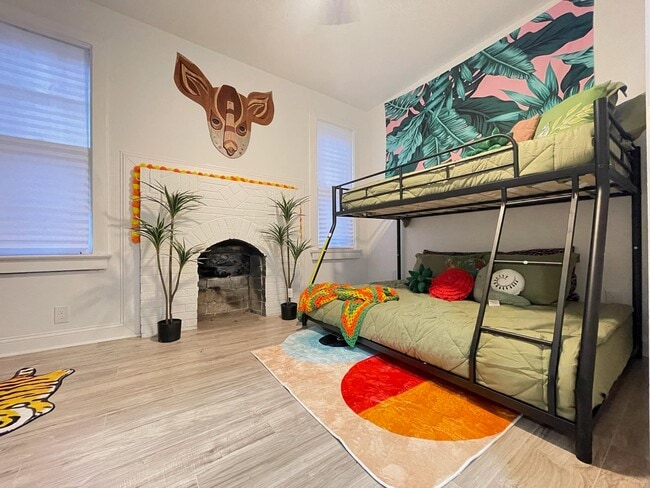 Building Photo - 2462 Hale Ave