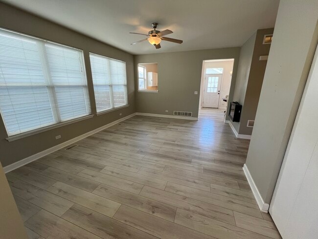 Building Photo - 2158 Middlebury Dr