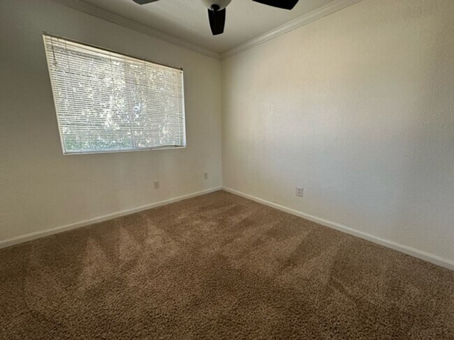 Building Photo - MOVE IN SPECIAL! 4 bed/3 bath with SOLAR