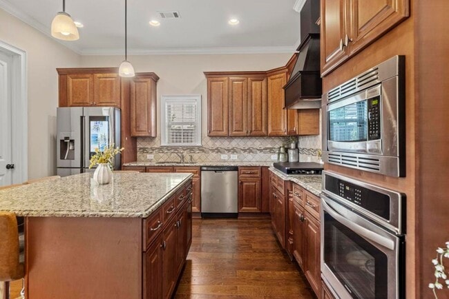 Building Photo - Luxury Living in The Oaks at Cotswold – 5B...