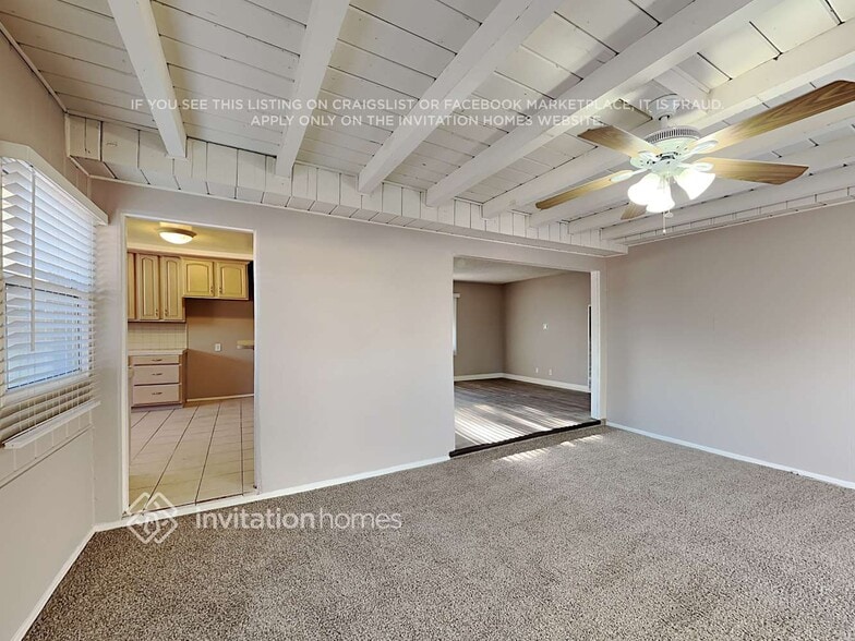 Building Photo - 852 N Parkside Dr