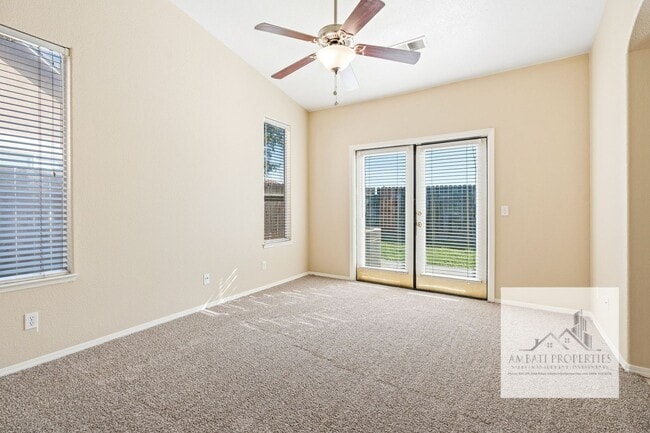 Building Photo - 3 Bed 2 Bath in Clovis Unified School District!