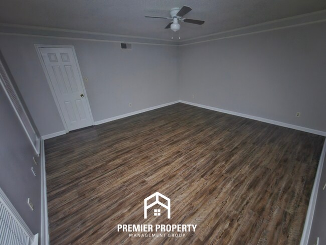 Building Photo - 6869 Amersham Dr