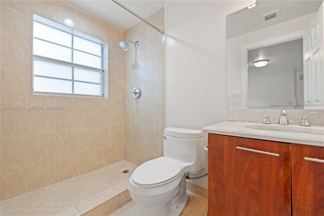 Building Photo - 819 SW 7th Ave