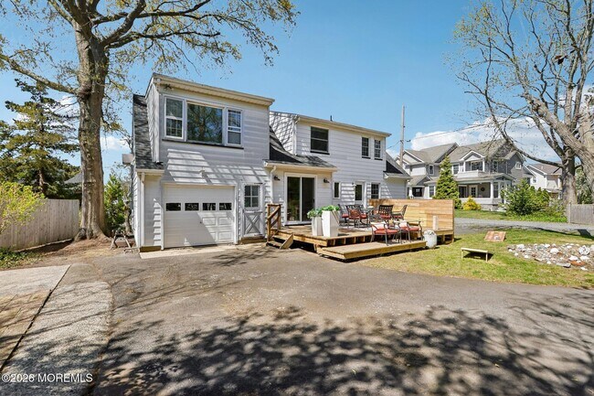 Building Photo - 1850 Fernwood Rd