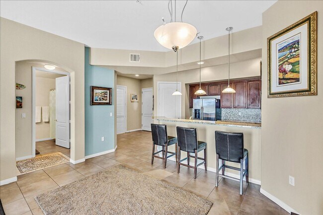 Building Photo - Partially Furnished 2 Bedroom 2 Bathroom Luxury Condo!