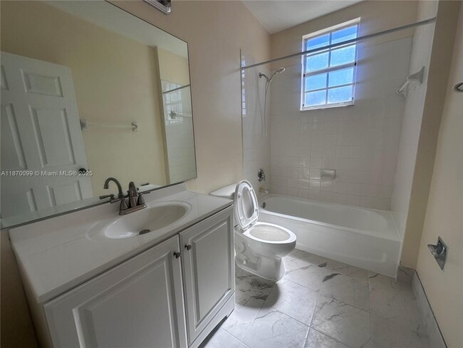 Building Photo - 1420 NE 33rd Ave