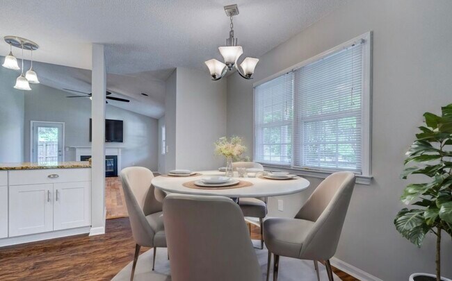 Building Photo - 6700 Batsonwood Ct