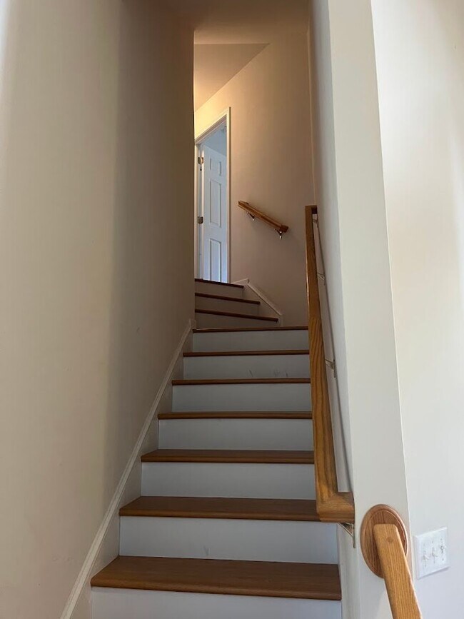 Building Photo - 1716 Waterbrook Dr
