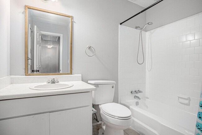 Building Photo - Must see 3BR/2.5BA Townhome In Union City!