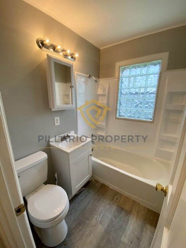 Building Photo - Minutes to the Indy 500 Track, 2 Bedroom, ...