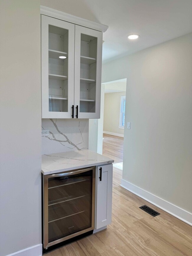 Building Photo - Beautifully Renovated 3 Bed 1 Bth Home in Webster Schools