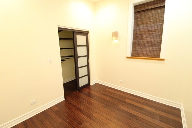 Building Photo - 1744 W Augusta Blvd
