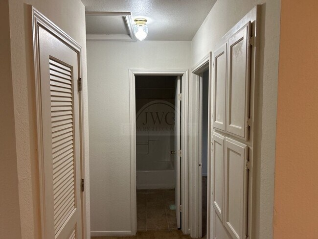 Building Photo - 2003 Windward Dr