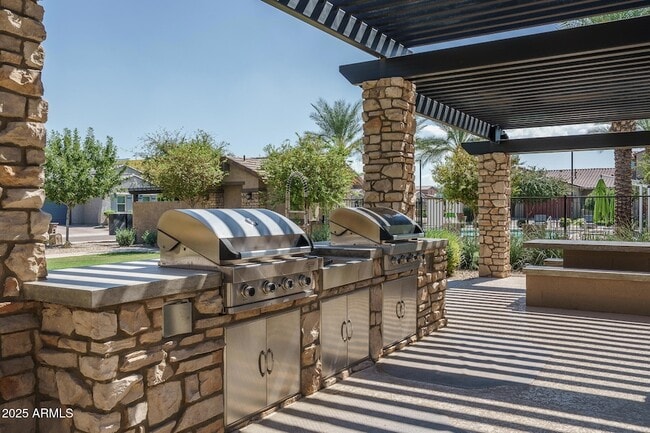 Building Photo - 14084 W Desert Flower Dr