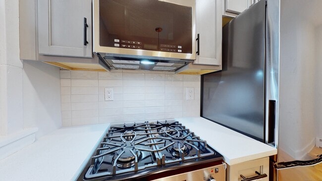 Building Photo - 86 Edwards St