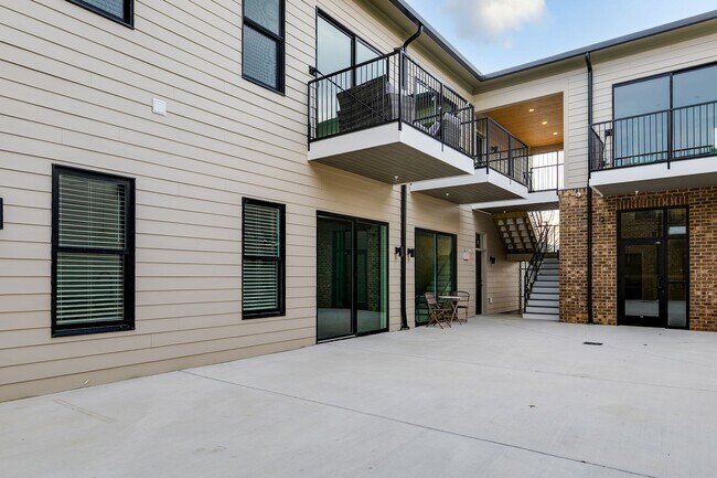 Building Photo - 3308 E Marshall St