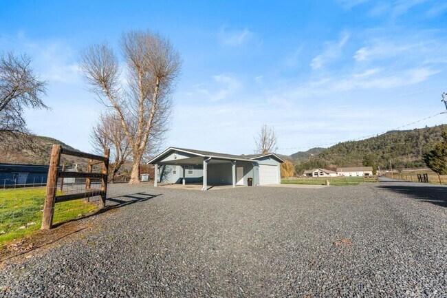 Building Photo - 255 Foots Creek Rd