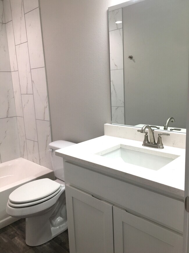 Building Photo - 709 W Woodard St