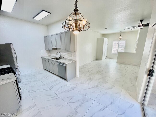 Building Photo - 3360 Cactus Shadow St