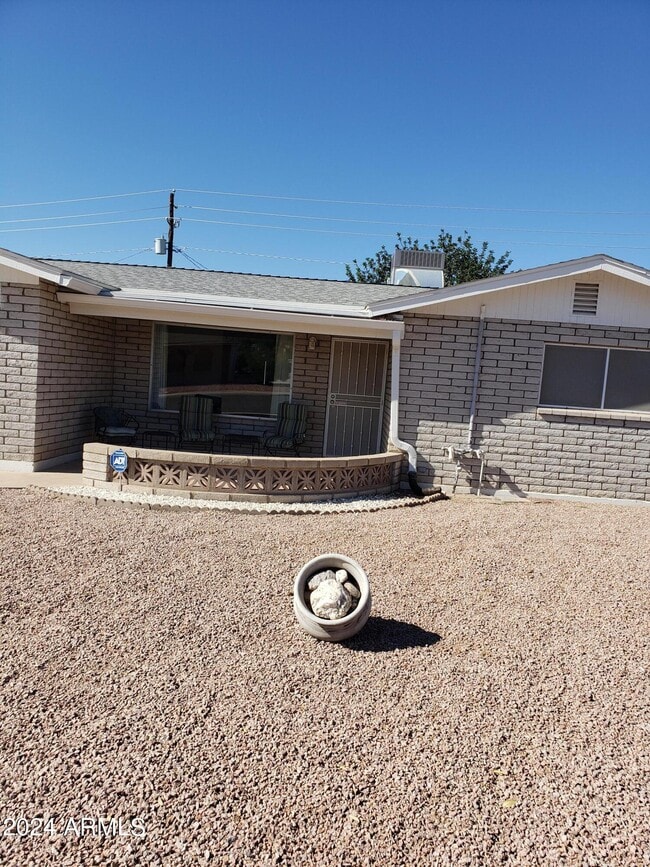 Building Photo - 908 S Ocotillo Dr