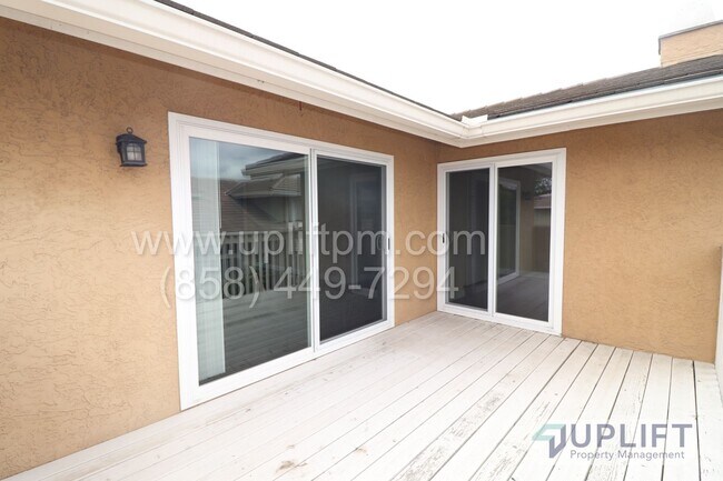 Building Photo - 3 bed, 2.5 bath Home in Charming Neighborh...