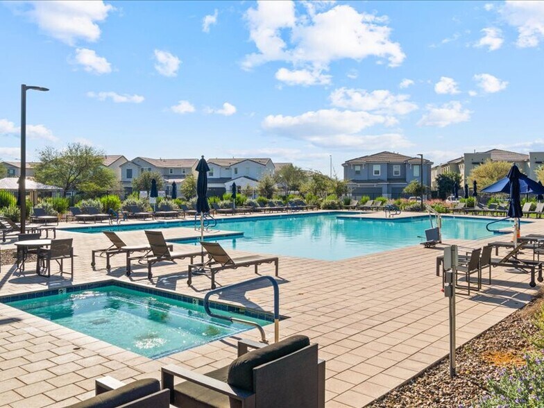 Community Pool - 5053 E Anderson Dr