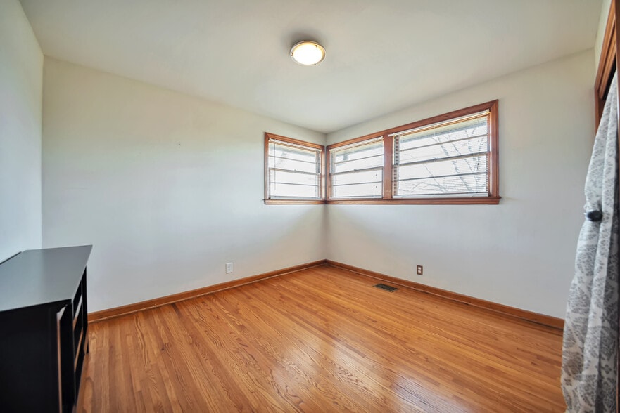 Building Photo - 801 Potter Ln