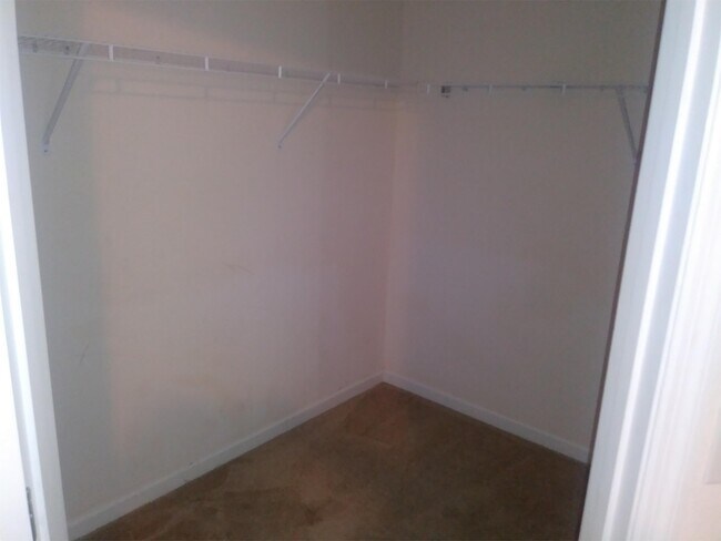 Building Photo - 1438 Chelsea Dr