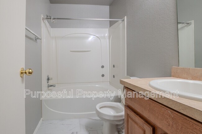 Building Photo - 414 Calla Lily Ln